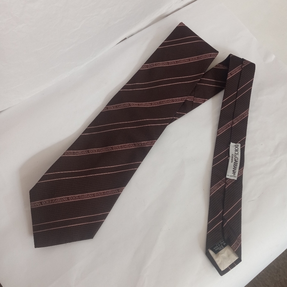 Dolce & Gabbana 100% Silk Peek A Boo Iconic monogram textured tie - Picture 3 of 14